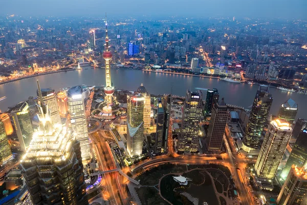 Letecký pohled na Šanghaj za soumraku — Stock fotografie