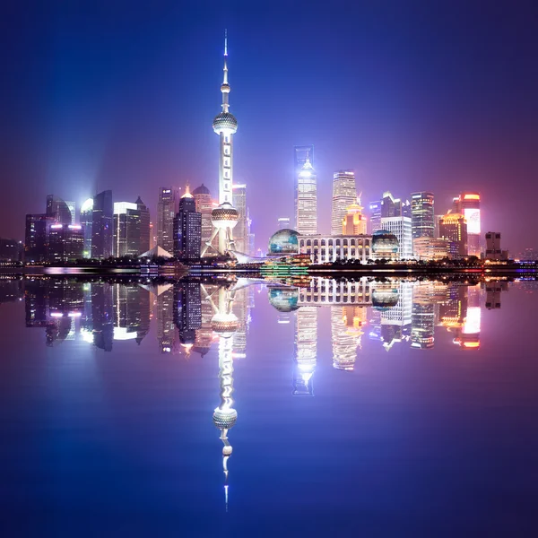 Shanghai skyline à noite — Fotografia de Stock