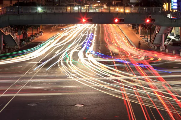 Light traces on crossroad at night — Stock Photo, Image
