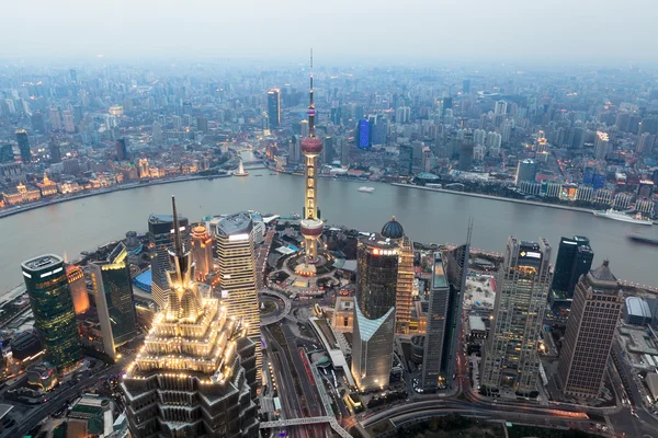Vogelperspektive von Shanghai in der Dämmerung — Stockfoto