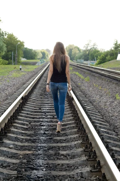 Girl traveling by railroad — Stock Photo, Image
