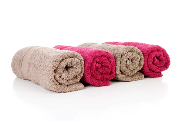 Vier bunte Handtücher gerollt — Stockfoto