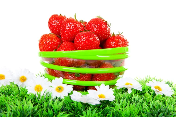 Cuenco con fresas frescas — Foto de Stock
