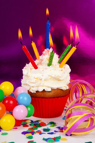 Födelsedag cupcake med massor av ljus — Stockfoto