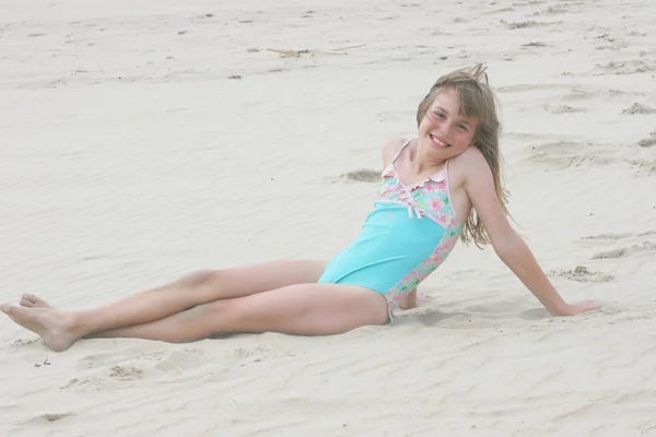 Chica en la playa — Foto de Stock