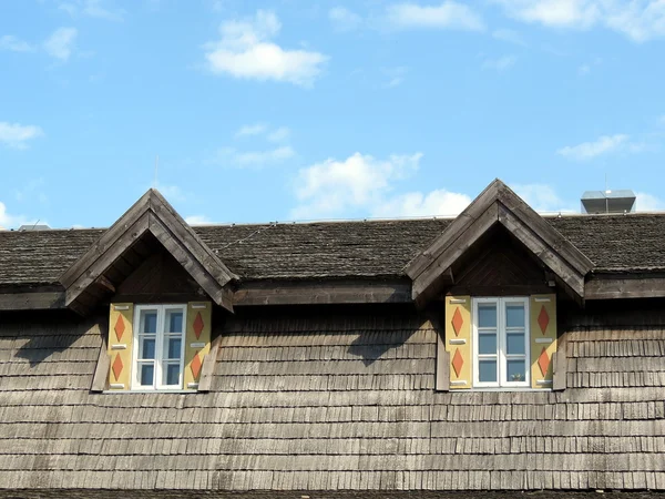 Telhado e janelas — Fotografia de Stock