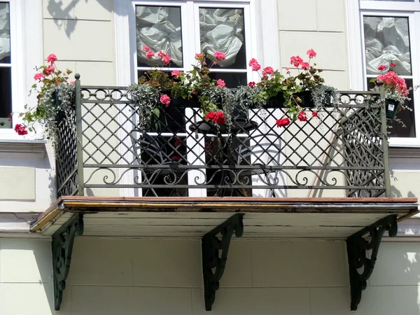 Çiçekli balkon — Stok fotoğraf