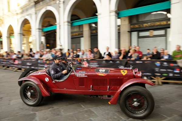 Scalise and Claramunt at the 2012 edition of 1000 Miglia vintage car race they will win — Stock Photo, Image