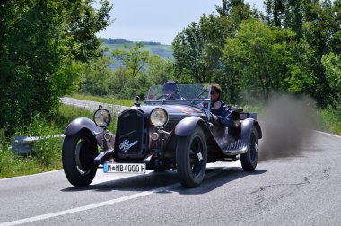 kahverengi alfa romeo 6c 1000 miglia sırasında 1750 gs