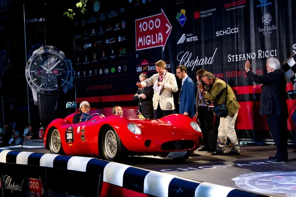 红 1957年玛莎拉蒂 200 si 在 2012年 1000年赛事的开始 — 图库照片