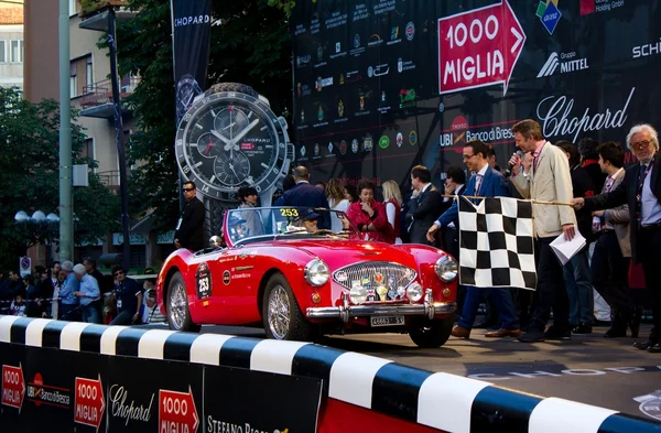 Red 1955 Austin Healey 100BN1 at the start of 2012 1000 Miglia — Stock Photo, Image