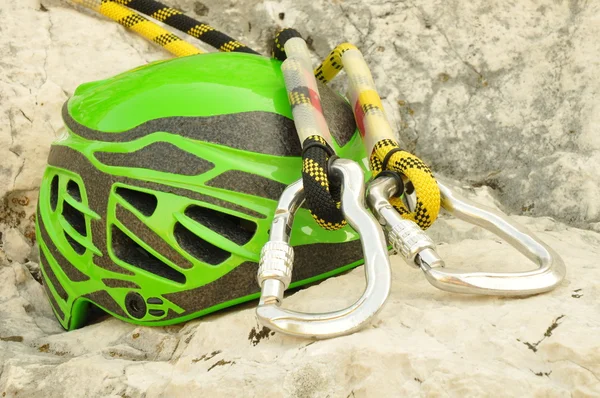 Climbing helmet and carabiners — Stock Photo, Image
