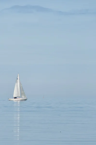 Yacht solitario — Foto Stock