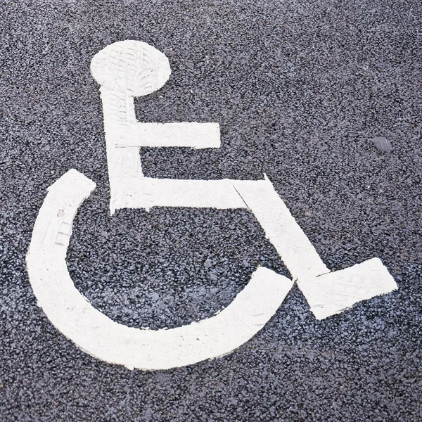 Miejsce parkingowe dla osób niepełnosprawnych — Zdjęcie stockowe