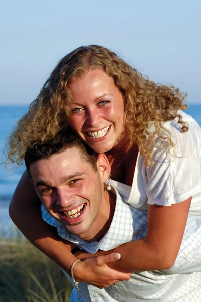Boldog fiatal pár — Stock Fotó
