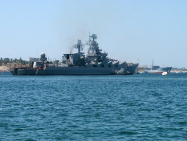 Akyar, Ukrayna - 29 Temmuz 2012 - güdümlü füze kruvazörü moskva Ukraynalı filo gün ve gün Rus Donanması