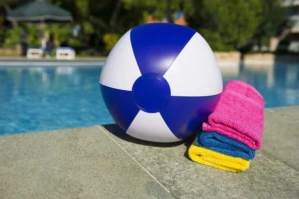 Beach ball and towels — Stock Photo, Image