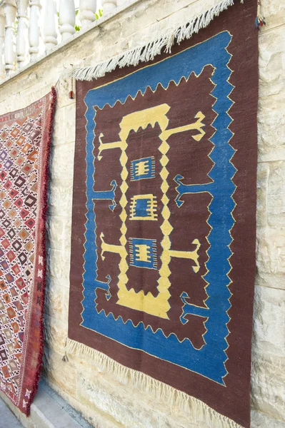Turecki dywan wiszące odkryty — Zdjęcie stockowe