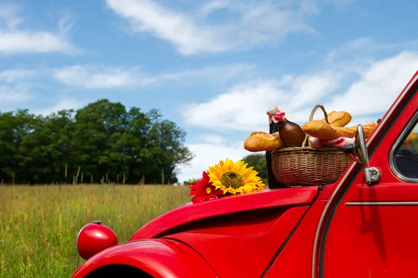 French car with bread and wine — Stock Photo, Image