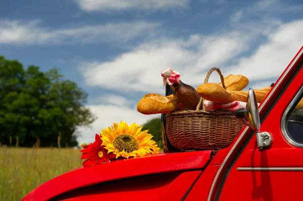 French car with bread and wine — Stock Photo, Image