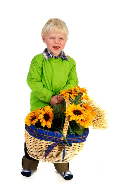 Menino com cesta de flores — Fotografia de Stock