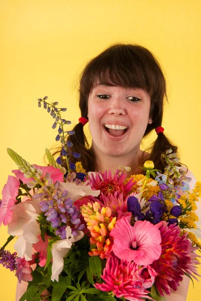 Bunte Blumen bekommen — Stockfoto