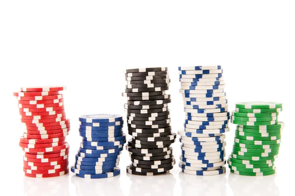 Stapels kleurrijke pokerfiches — Stockfoto