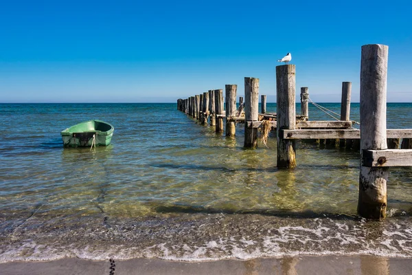 Baltık Denizi kıyısında groyne