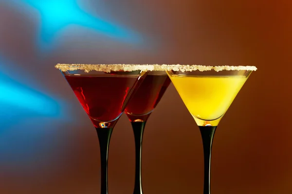 Três copos com um cocktail — Fotografia de Stock