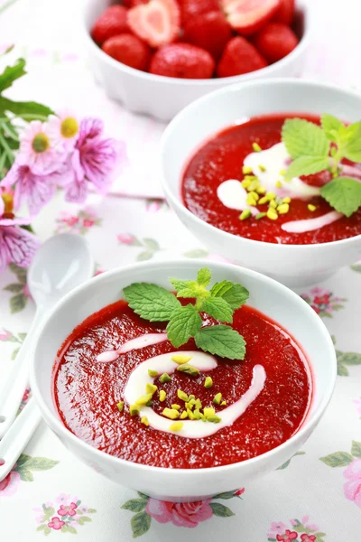 Cold strawberry soup — Stock Photo, Image