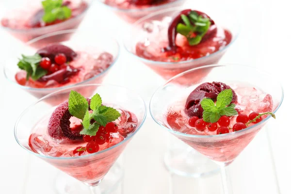 Summer cocktails with champagne and sorbet — Stock Photo, Image
