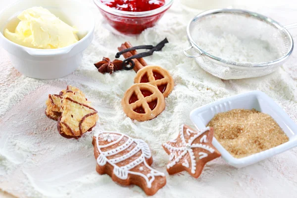 Malzemeler için çerezler ve zencefilli kurabiye pişirme — Stok fotoğraf