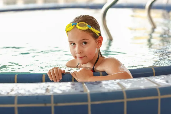 Child relaxing at whirlpool — Stock Photo, Image
