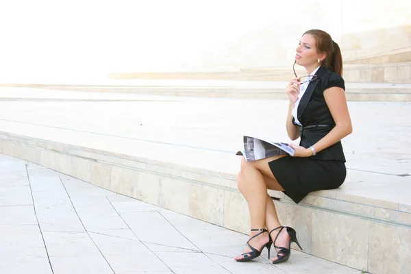 Business woman in the city — Stock Photo, Image