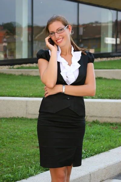 Mujer de negocios en la ciudad —  Fotos de Stock