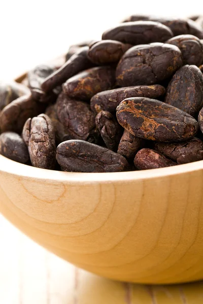 Cacaobonen in kom — Stockfoto