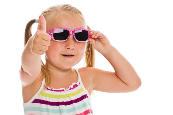 Petite fille en lunettes de soleil — Photo