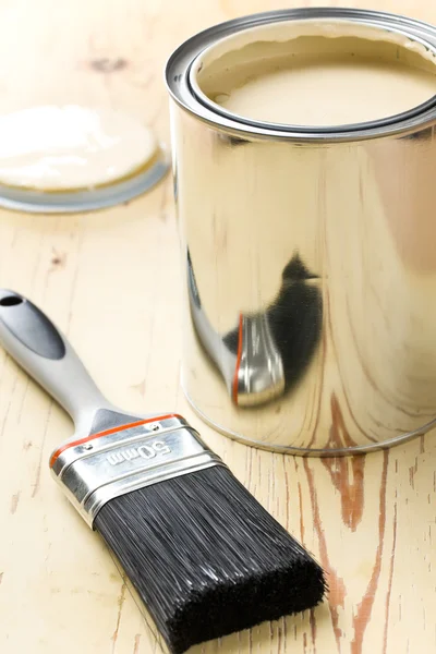 Pintura pincel y lata — Foto de Stock