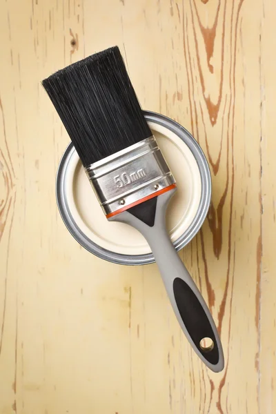 Paint brush and tin can — Stock Photo, Image