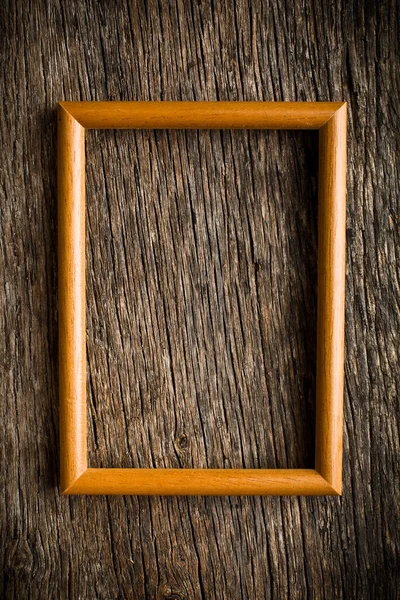 Дерев'яна рамка картини на старому дерев'яному фоні — стокове фото