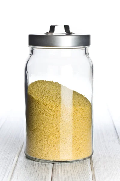 Couscous in glazen pot — Stockfoto