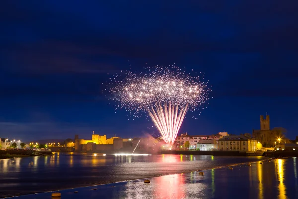 Fuochi d'artificio su King John Castle a Limerick — Foto Stock