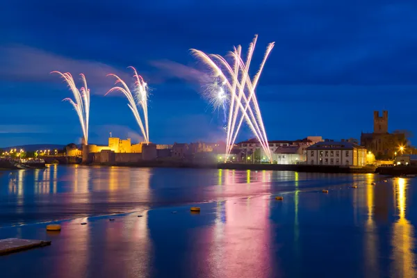 Fuochi d'artificio su King John Castle a Limerick — Foto Stock