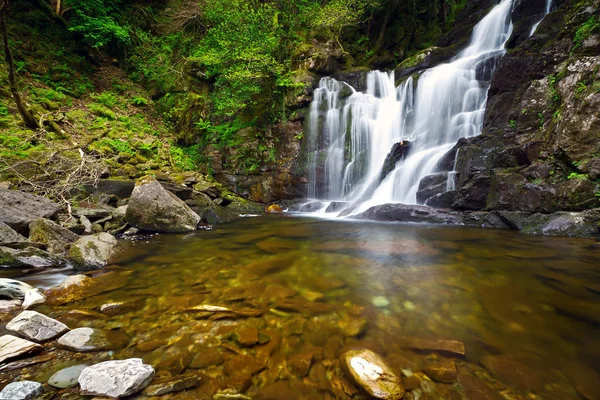 Cascada del torc en el Parque Nacional de Killarney — Foto de Stock