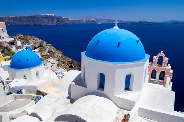 Igrejas azuis da ilha de Santorini — Fotografia de Stock