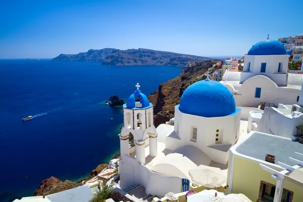 Iglesias azules de la isla Santorini —  Fotos de Stock