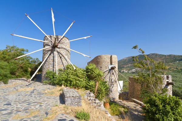 Uralte Windmühlen auf der Lasithi-Hochebene — Stockfoto
