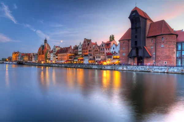 Vieille ville de Gdansk avec ancienne grue — Photo
