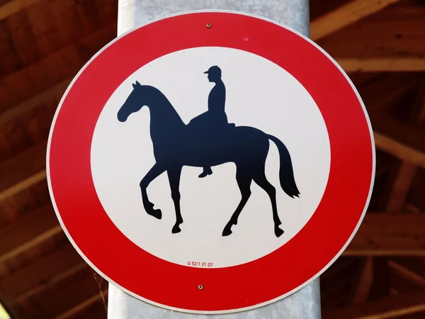 Cavalgadas proibidas ! — Fotografia de Stock