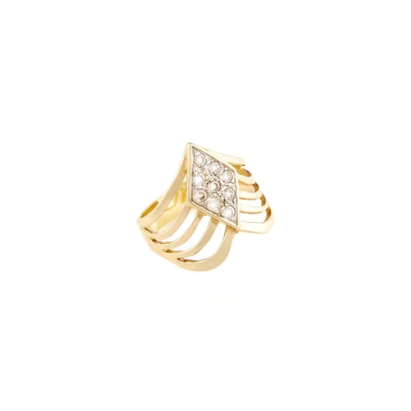 Anel de ouro com pedras claras no fundo branco — Fotografia de Stock